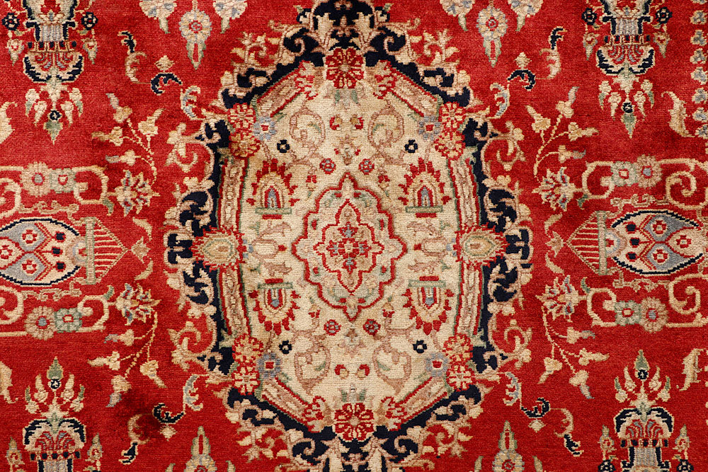 Firebrick Isfahan 4' 6 x 6' 6 - No. 56776 - ALRUG Rug Store