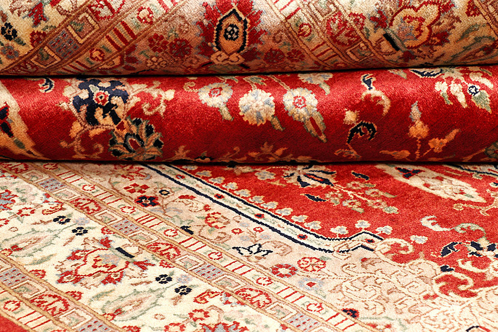 Firebrick Isfahan 4' 6 x 6' 6 - No. 56776 - ALRUG Rug Store