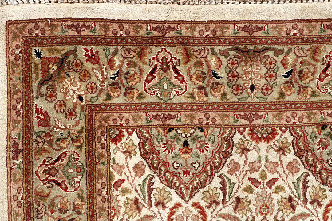 Cornsilk Sultanabad 4'  x" 6'  1" - No. QA90714