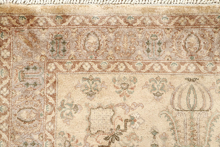 White Mahal Rug 3' 1" x 5' 1" Hand-Knotted detail