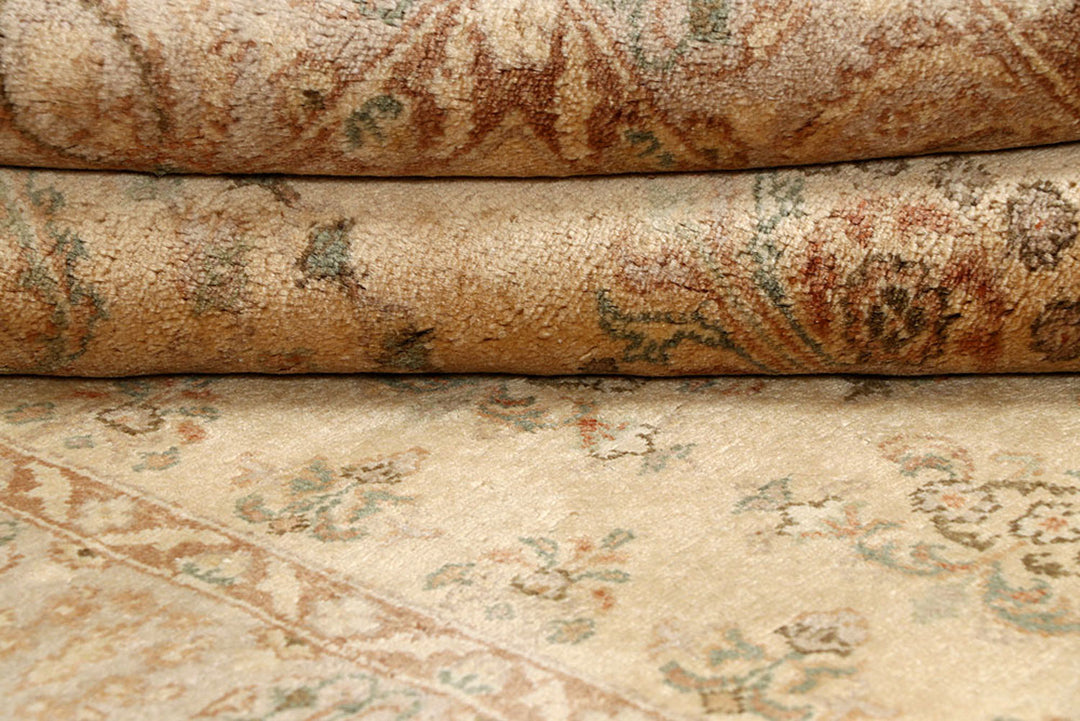White Mahal Rug 3' 1" x 5' 1" Hand-Knotted pattern