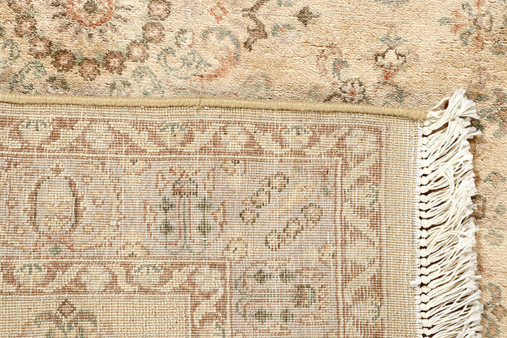 White Mahal Rug 3' 1" x 5' 1" Hand-Knotted texture