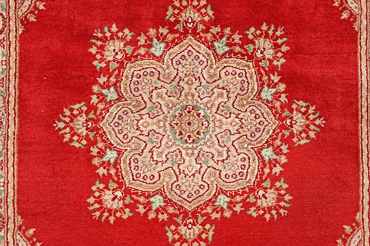 Firebrick Isfahan 3' 1 x 5' 3 - No. 56907 - ALRUG Rug Store