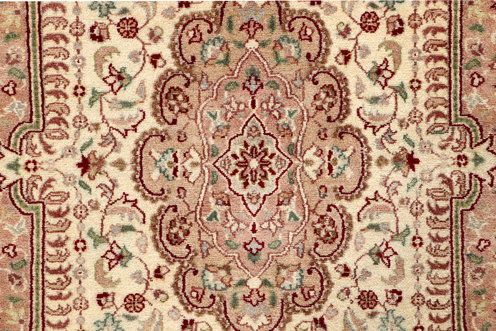 Cornsilk Isfahan 2' 11 x 5' 1 - No. 56910 - ALRUG Rug Store