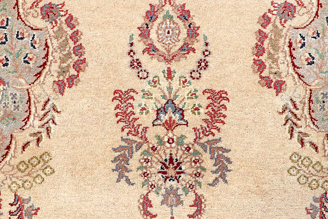 Wheat Isfahan 2'  6" x 8'  5" - No. QA12801