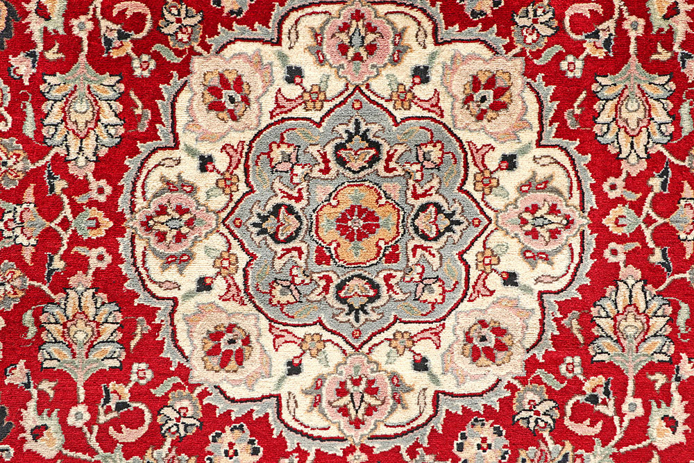 Firebrick Kashan 5' 2 x 5' 2 - No. 56940 - ALRUG Rug Store