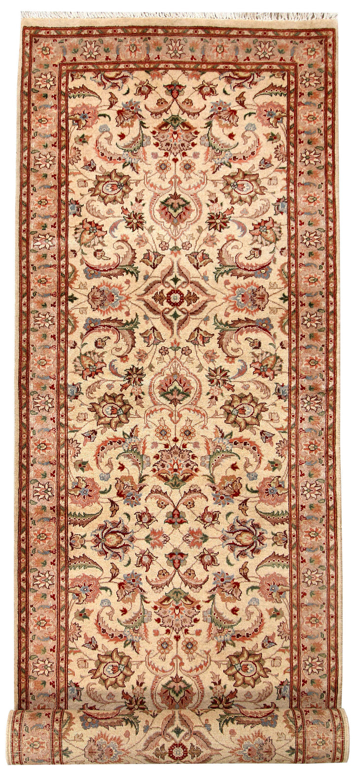 Ivory Mahal 2'  7" x 8'  10" - No. QA27684