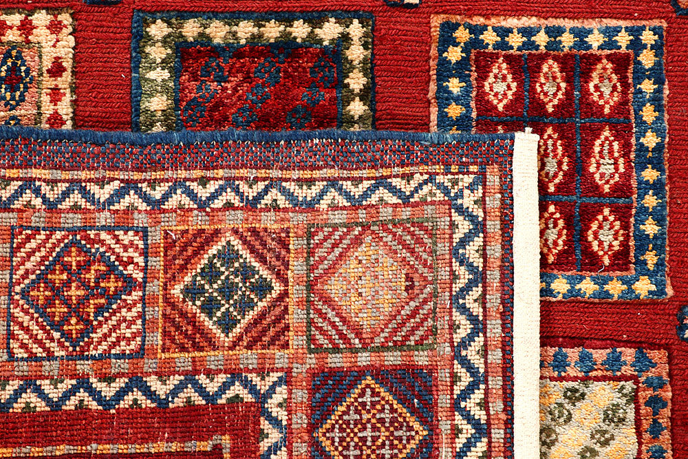 Tomato Bakhtiar 4' 4 x 5' 10 - No. 56972 - ALRUG Rug Store