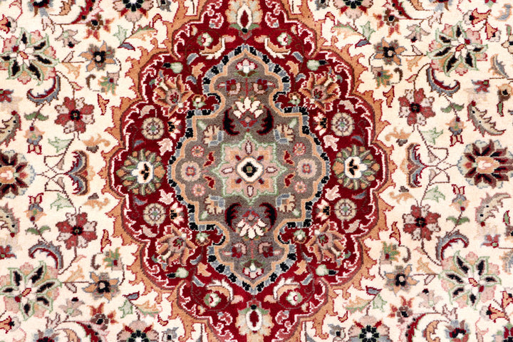 Cornsilk Isfahan 5' 1 x 8' 4 - No. 57121 - ALRUG Rug Store