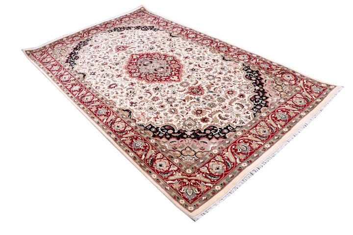 Cornsilk Isfahan 5' 1 x 8' 4 - No. 57121 - ALRUG Rug Store