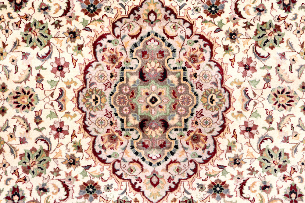 Cornsilk Isfahan 5' 1 x 8' 3 - No. 57122 - ALRUG Rug Store