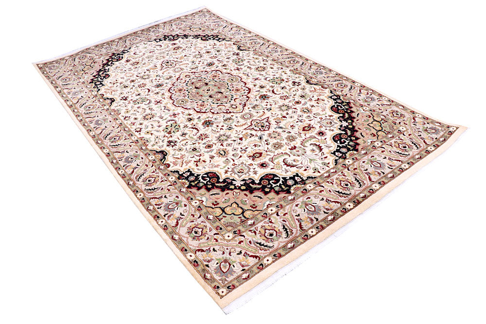 Cornsilk Isfahan 5' 1 x 8' 3 - No. 57122 - ALRUG Rug Store