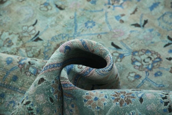 Vintage 6’ 10” x 9’ 8″ - No. AV71593