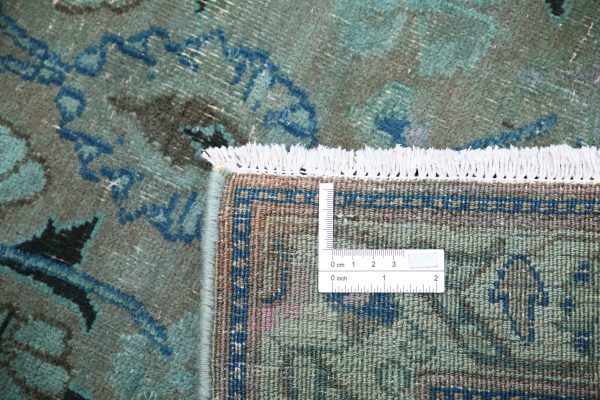 Vintage 6’ 10” x 9’ 8″ - No. AV71593