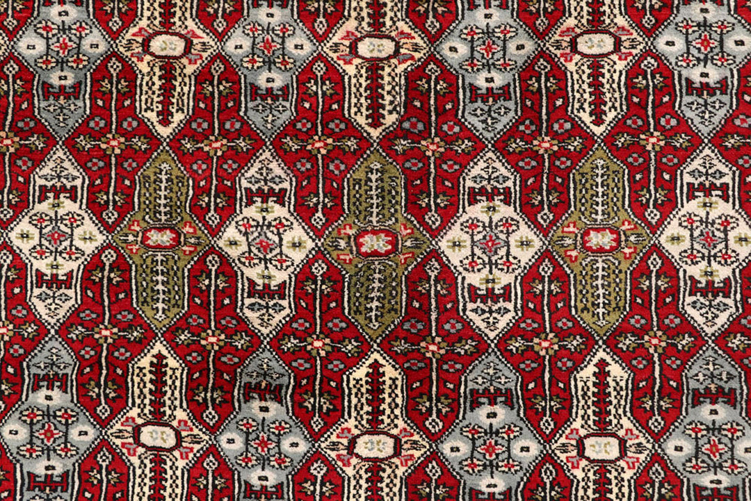 Firebrick Caucasian 8'  4" x 10'  10" - No. QA38957