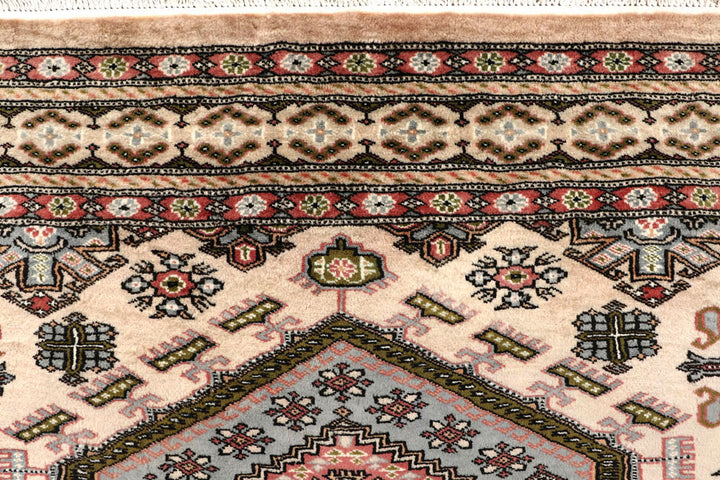 Blanched Almond Caucasian 5' 1 x 7' 7 - No. 58562 - ALRUG Rug Store