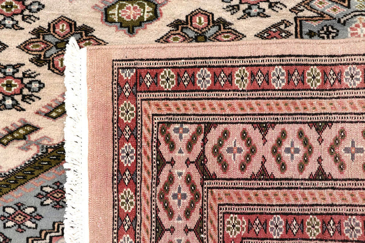 Blanched Almond Caucasian 5' 1 x 7' 7 - No. 58562 - ALRUG Rug Store