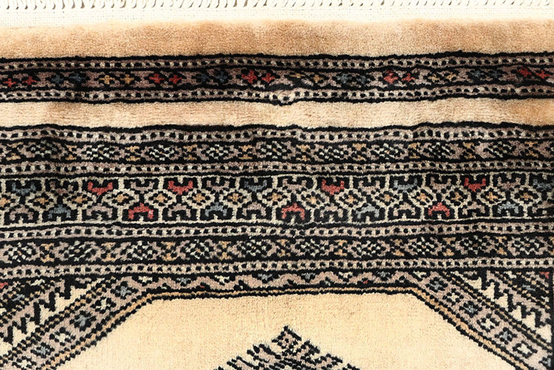 Old Lace Jaldar 2'  4" x 9'  6" - No. QA12551