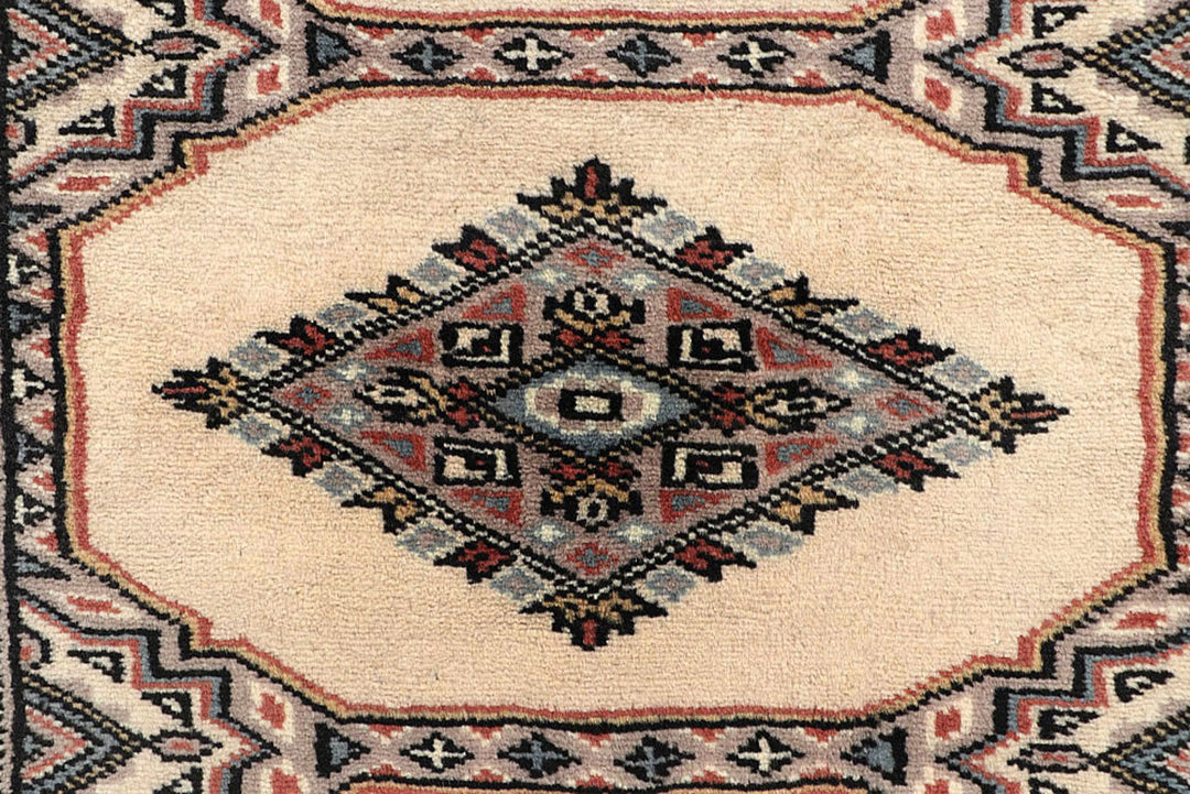 Old Lace Jaldar 2'  4" x 9'  5" - No. QA82697