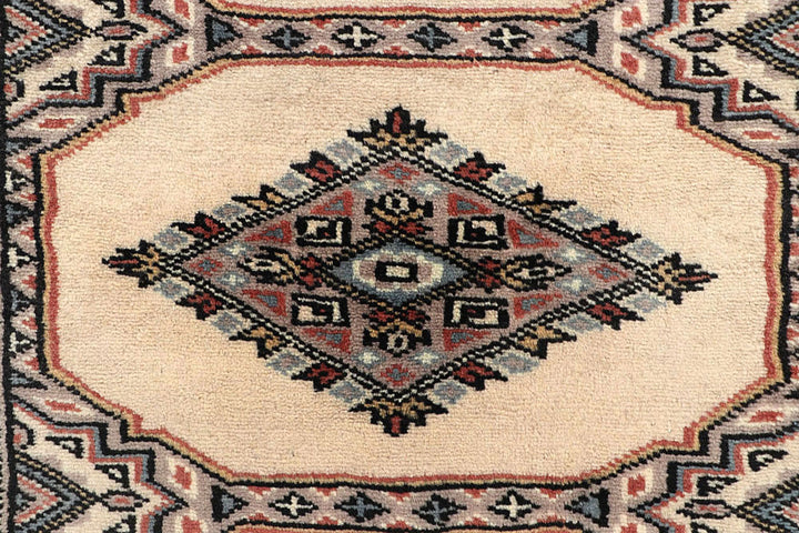 Old Lace Jaldar 2'  4" x 9'  5" - No. QA82697