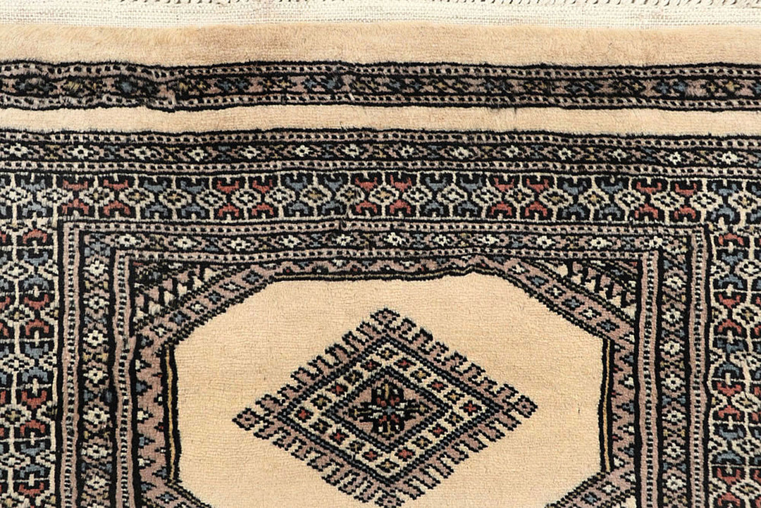 Old Lace Jaldar 2'  4" x 9'  3" - No. QA68414