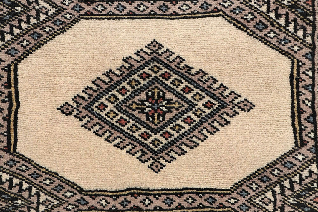 Old Lace Jaldar 2'  4" x 9'  3" - No. QA68414