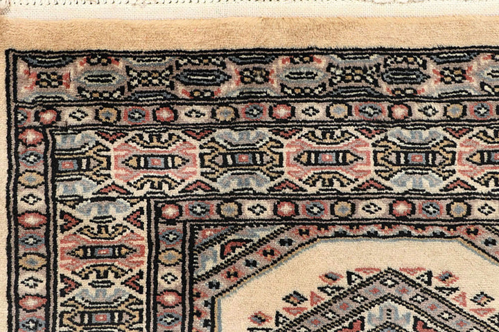 Antique White Jaldar 2'  4" x 8'  6" - No. QA69624