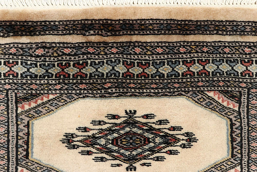 Old Lace Jaldar 2'  5" x 9'  3" - No. QA95622