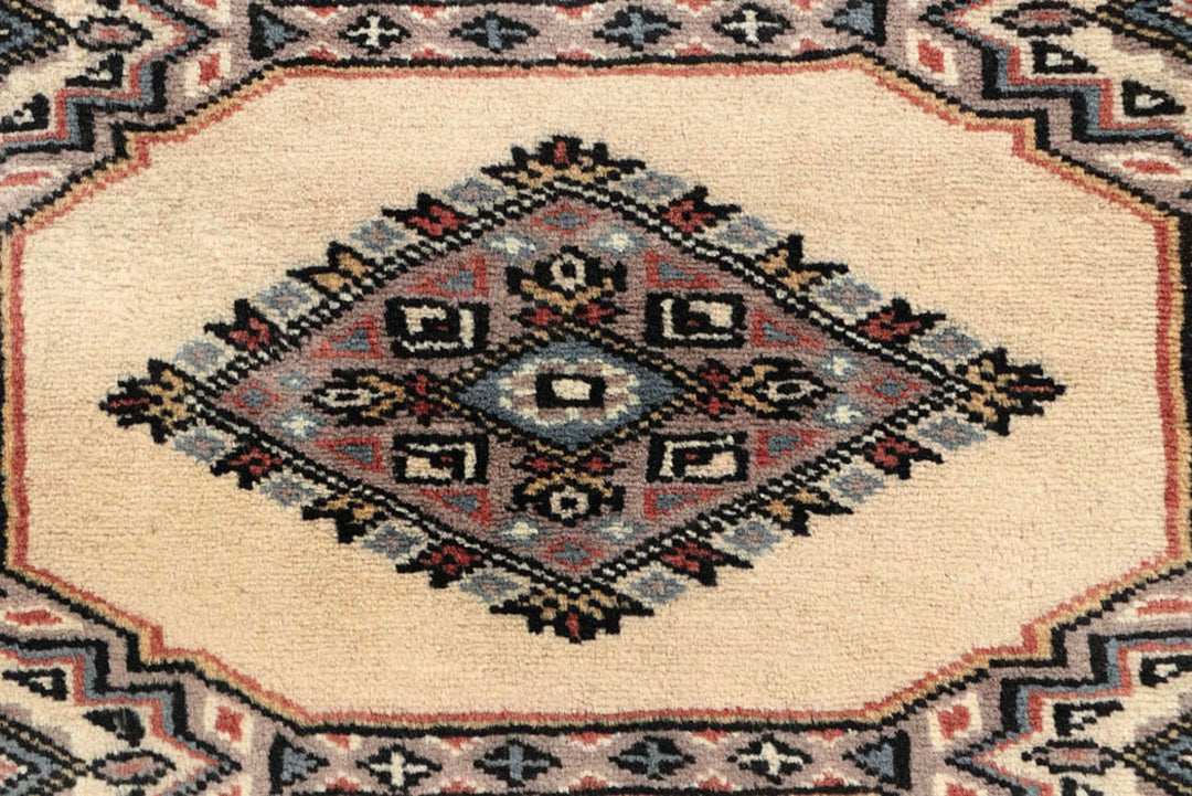 Old Lace Jaldar 2'  4" x 9'  5" - No. QA95802