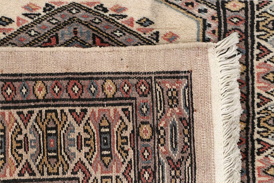 Old Lace Jaldar 2'  4" x 8'  6" - No. QA53666