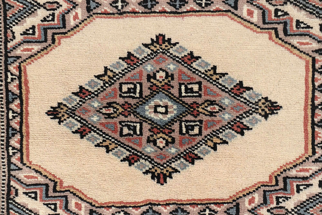 Old Lace Jaldar 2'  4" x 9'  5" - No. QA88361