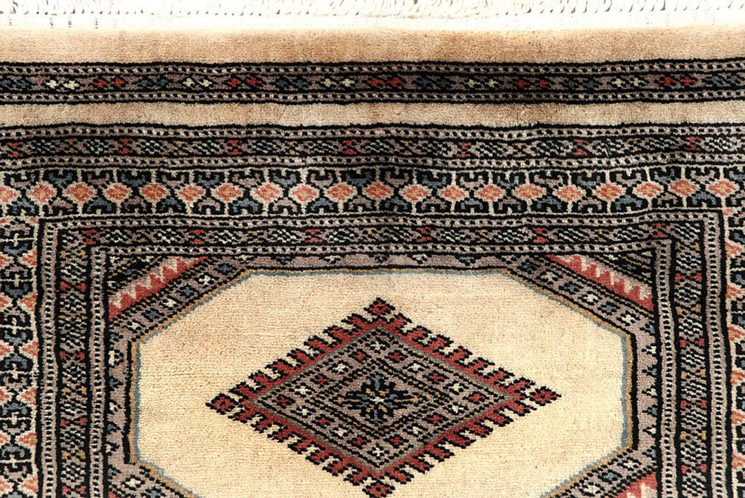 Old Lace Jaldar 2'  4" x 9'  2" - No. QA66544