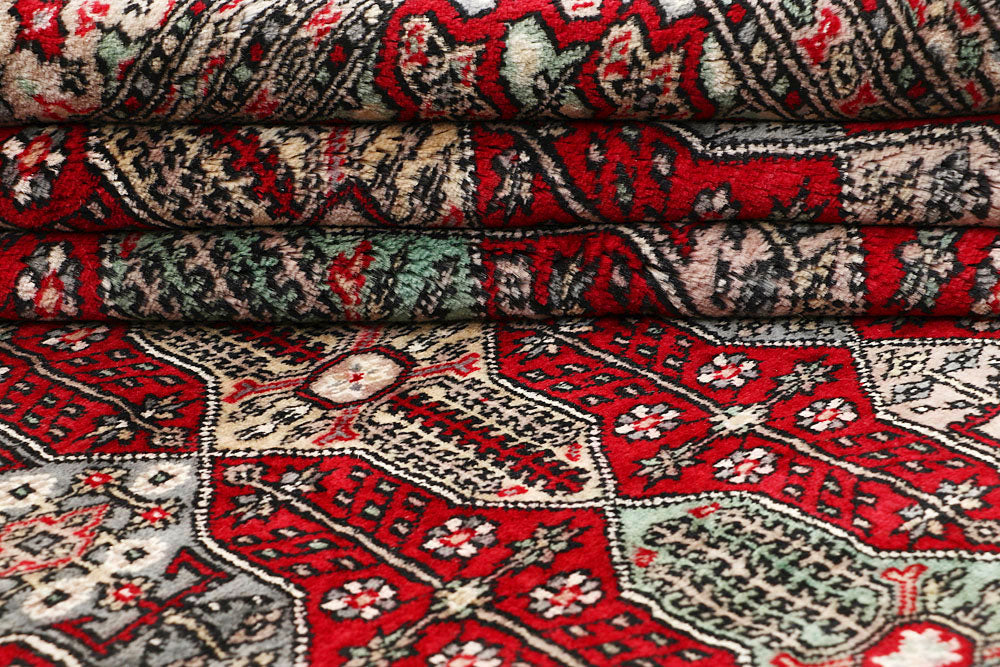 Firebrick Caucasian 6' 10 x 9' 10 - No. 59190 - ALRUG Rug Store