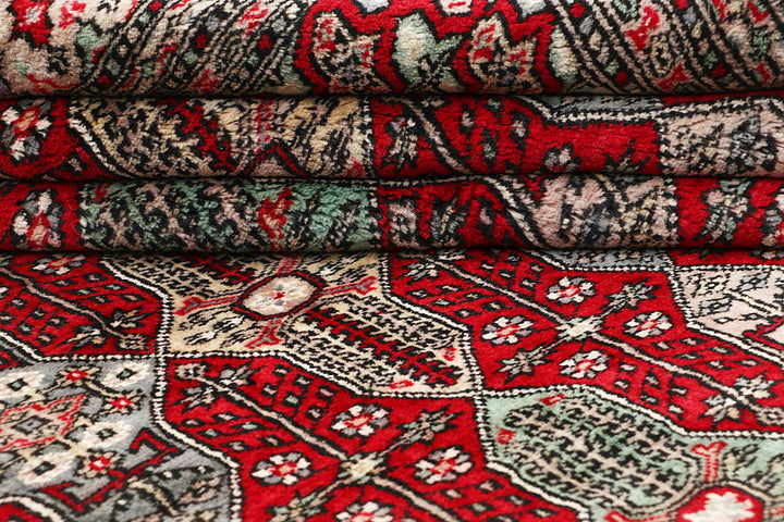 Firebrick Caucasian 6' 10 x 9' 10 - No. 59190 - ALRUG Rug Store