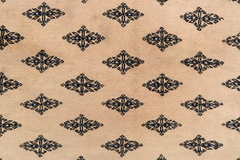 Butterfly 6' 11 x 10' 1 - No. 59318 - ALRUG Rug Store