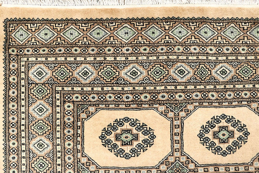 Navajo White Jaldar 6'  5" x 8'  6" - No. QA55441