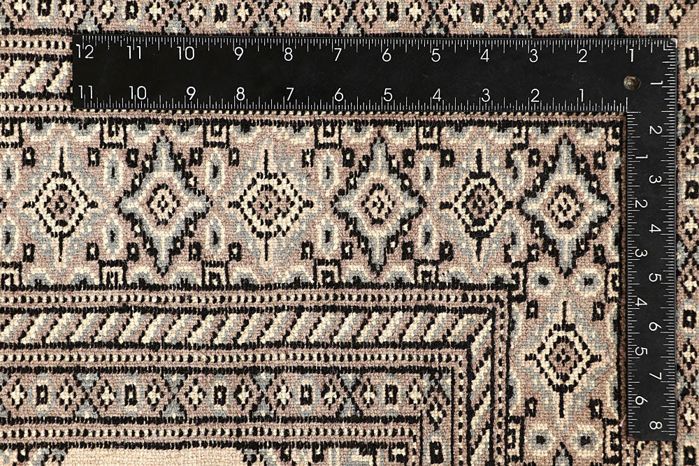 Navajo White Jaldar 6' 11 x 8' 9 - No. 59682 - ALRUG Rug Store