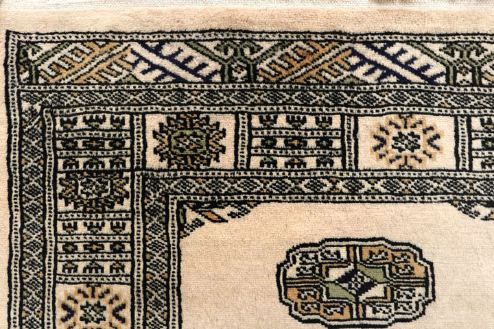 Blanched Almond Bokhara 2' 7 x 13' 2 - No. 59986 - ALRUG Rug Store