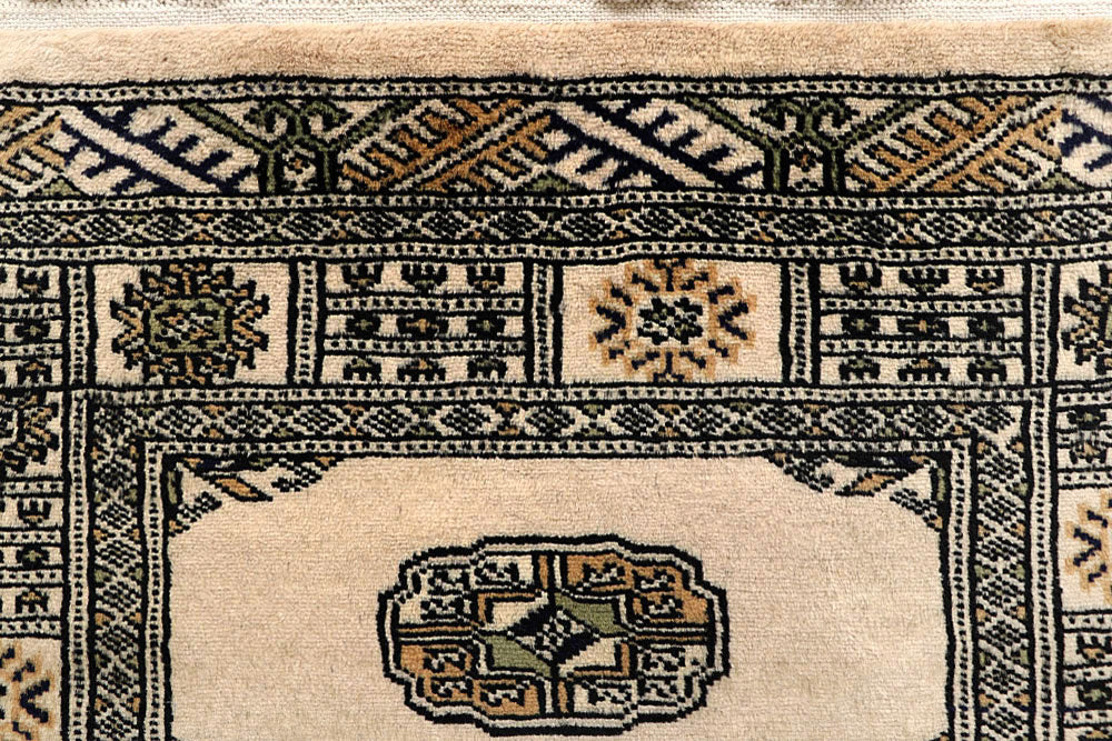 Blanched Almond Bokhara 2' 7 x 13' 2 - No. 59986 - ALRUG Rug Store