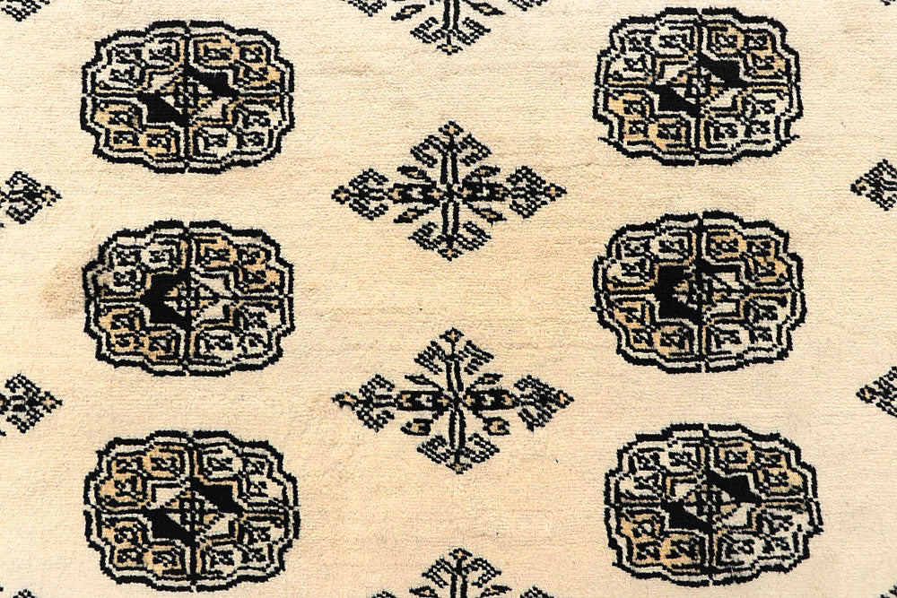 Cornsilk Bokhara 6' x 9' 1 - No. 60275 - ALRUG Rug Store
