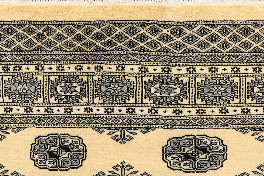 Cornsilk Bokhara 5' 6 x 7' 8 - No. 60524 - ALRUG Rug Store