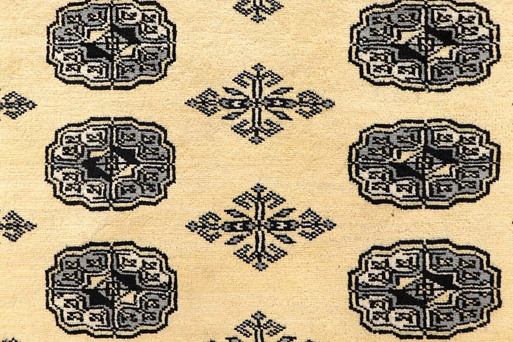 Cornsilk Bokhara 5' 6 x 7' 8 - No. 60524 - ALRUG Rug Store