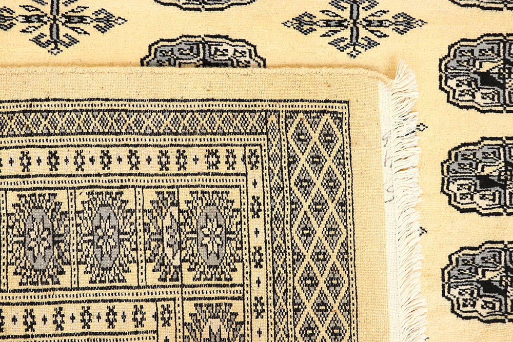 Cornsilk Bokhara 5' 5 x 7' 5 - No. 60525 - ALRUG Rug Store