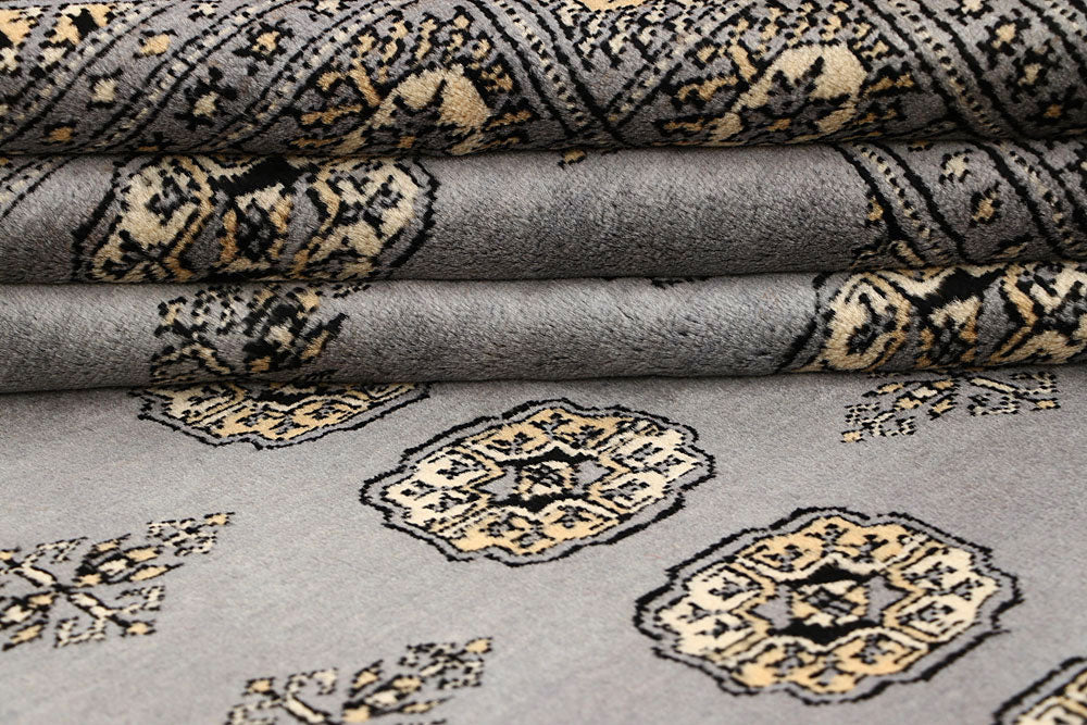 Silver Bokhara 5' 6 x 8' - No. 60647 - ALRUG Rug Store