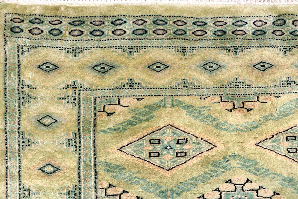 Caucasian 4' x 5' 9 - No. 61744 - ALRUG Rug Store