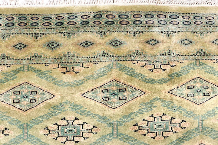 Caucasian 4' x 5' 9 - No. 61744 - ALRUG Rug Store