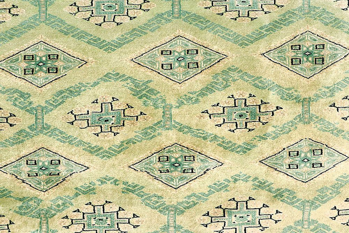 Caucasian 4' x 5' 9 - No. 61744 - ALRUG Rug Store