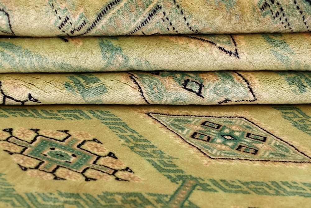 Caucasian 4' x 5' 9 - No. 61744 - ALRUG Rug Store