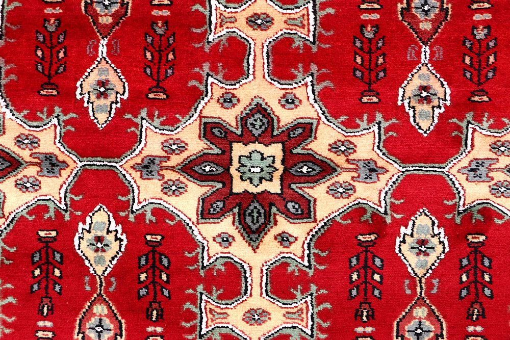 Caucasian 4' x 5' 9 - No. 61746 - ALRUG Rug Store