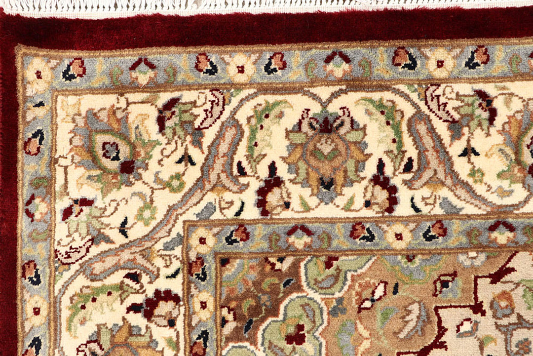 Maroon Isfahan 5'  1" x 8'  7" - No. QA15630